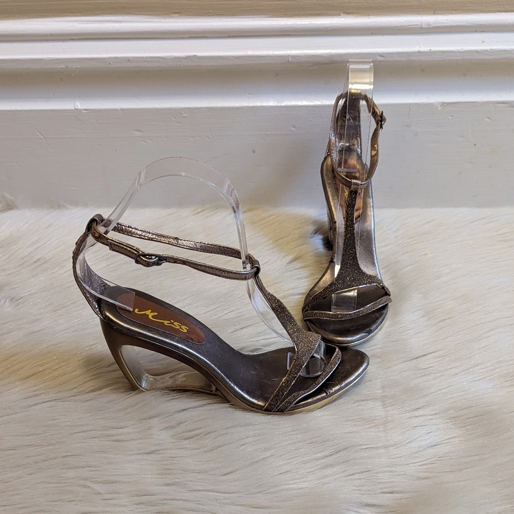 Vintage Miss gold open wedge sandals size 6
